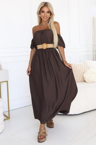 614-1 Sukienka maxi w stylu boho z odkrytymi ramionami i paskiem - CZEKOLADOWA